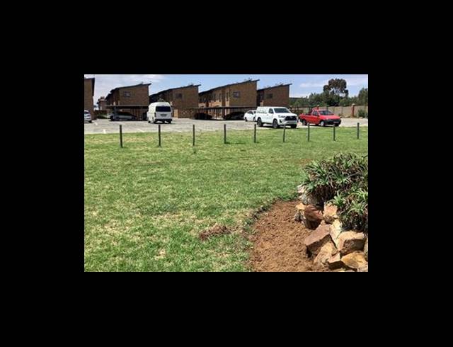 2 BEDROOM TOWNHOUSE FOR SALE IN ALBERTSDAL